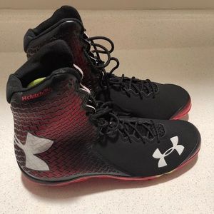 Under Armour Mens Spine Brawler Mid Football